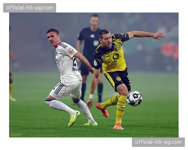 多特蒙德2-1险胜法兰克福，终场前凭借角球战术绝杀对手